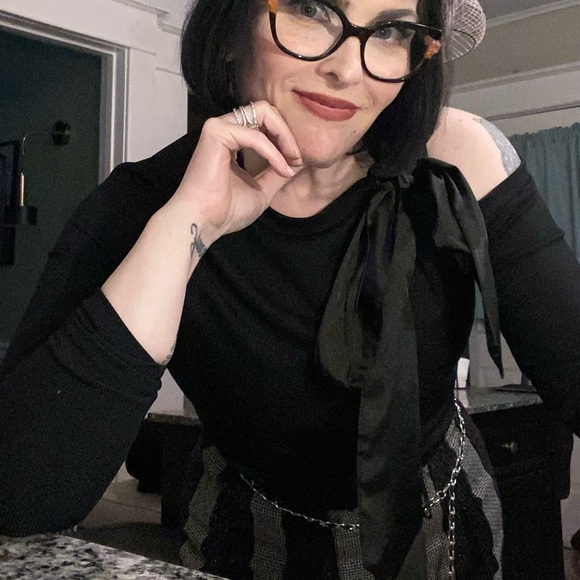 Meet your Posher, Debra - Picture 3 of 14